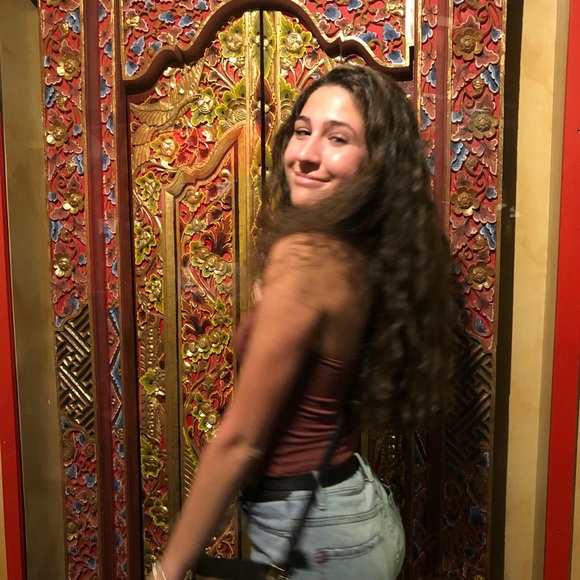 Meet your Posher, Chloe - Picture 1 of 1